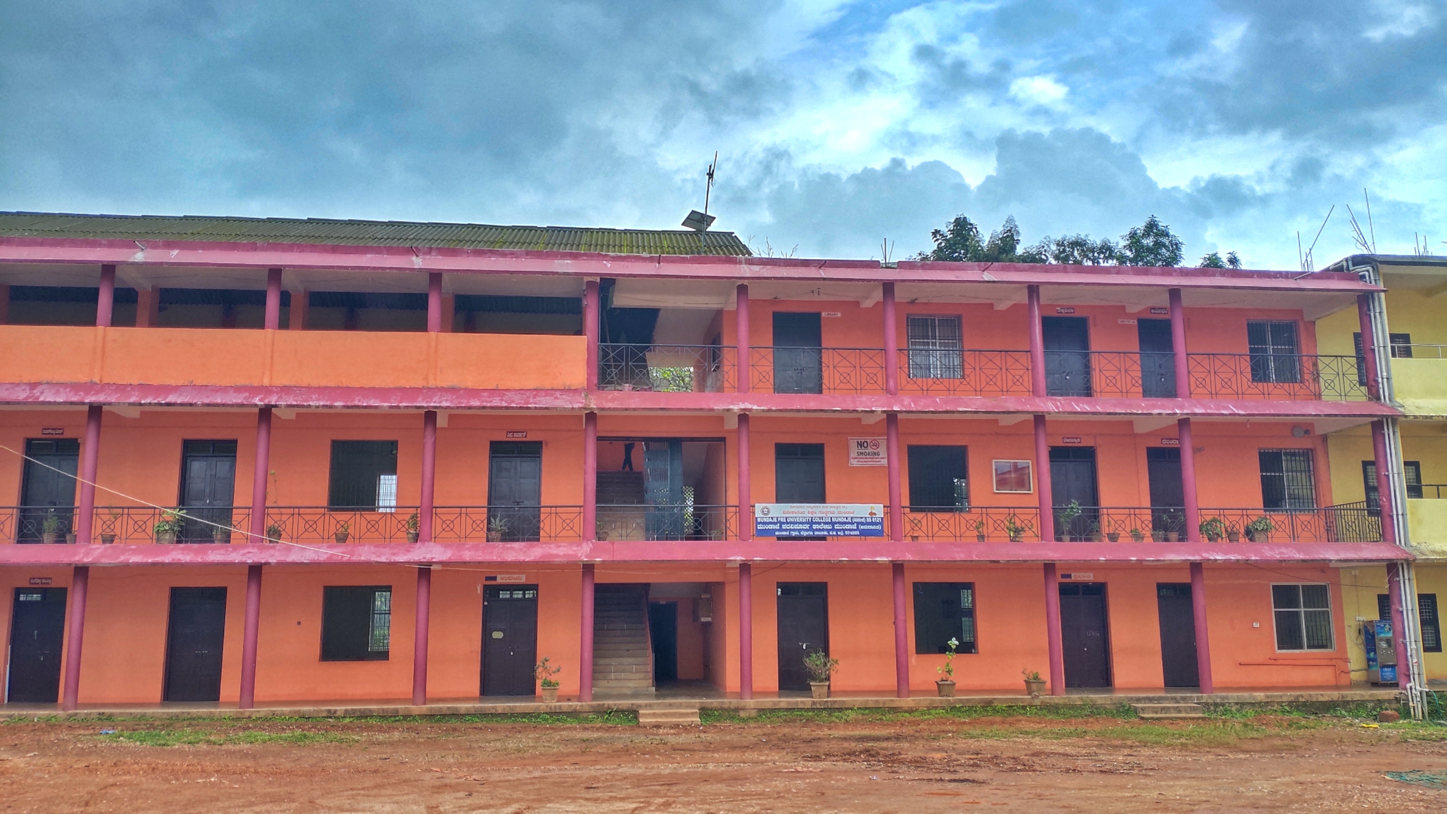 Mundaje Pre University College, Mundaje